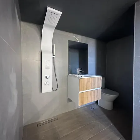 아파트 Dionisia Sunshine View House With Gym